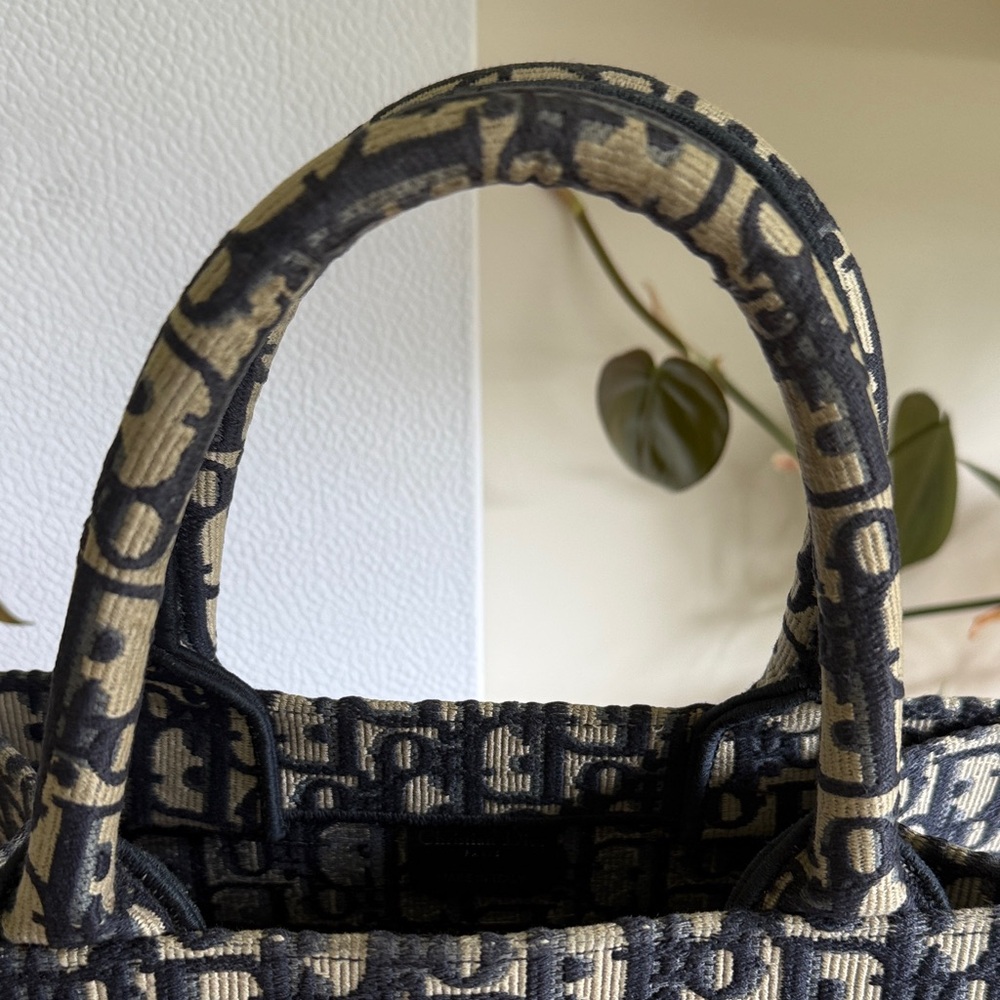 Christian Dior Navy & White Small Monogram Book Tote - Picture 4 of 15